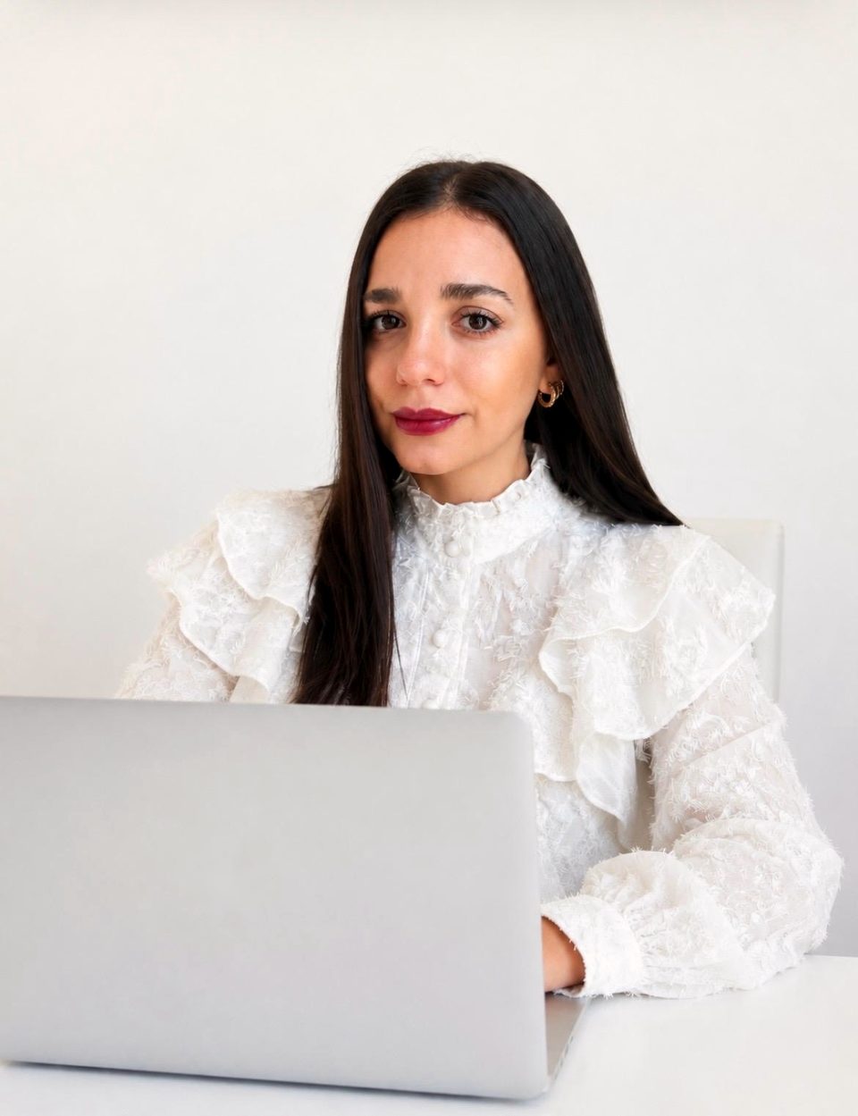 Portrait of Mercedes Balaguer, psychologist, sitting at her computer.
